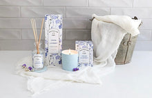 Load image into Gallery viewer, Australian Linen Collection / Fresh Laundry Candle & Diffuser Gift Set