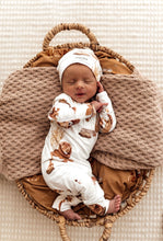 Load image into Gallery viewer, Lion Knotted Beanie