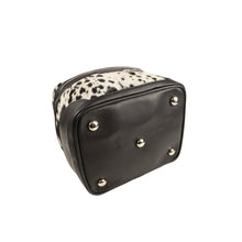 Load image into Gallery viewer, Bella Beauty Case 206