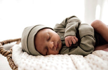 Load image into Gallery viewer, Dewkist Ribbed Knotted Beanie