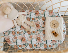 Load image into Gallery viewer, Florence / Bassinet Sheet / Change Pad Cover