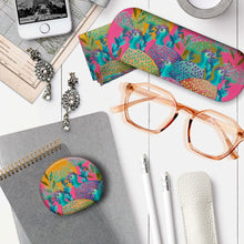 Load image into Gallery viewer, Glasses Case / Colourful Guineas