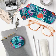 Load image into Gallery viewer, Glasses Case / Playful Dachshund