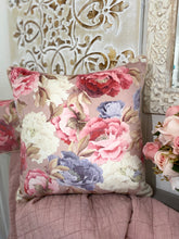 Load image into Gallery viewer, Carlisle Velvet Cushion / Rectangle