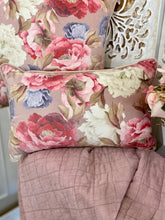 Load image into Gallery viewer, Carlisle Velvet Cushion / Rectangle