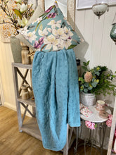 Load image into Gallery viewer, Stone Washed Throw / Azure-Cyan