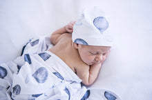 Load image into Gallery viewer, Cloud Chaser / Baby Jersey Wrap &amp; Beanie Set
