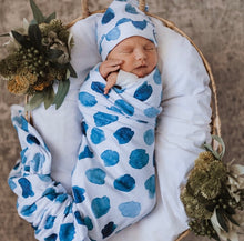 Load image into Gallery viewer, Ocean Skies / Baby Jersey Wrap &amp; Beanie Set
