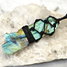 Load image into Gallery viewer, Natural Labradorite Netted Necklace