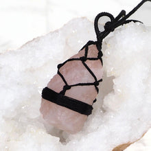 Load image into Gallery viewer, Natural Rose Quartz Netted Necklace
