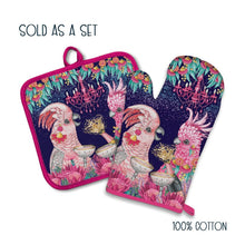 Load image into Gallery viewer, Oven Mitt & Pot Holder Set / Pru + Trude