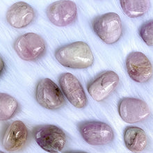 Load image into Gallery viewer, Tumblestone / Kunzite