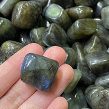 Load image into Gallery viewer, Tumblestone / Labradorite