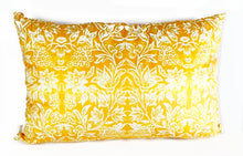 Load image into Gallery viewer, Printemps 2 Velvet Cushion / Rectangular