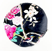 Load image into Gallery viewer, Black Birds Velvet Cushion / Round