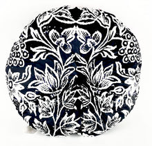 Load image into Gallery viewer, Black Birds Velvet Cushion / Round