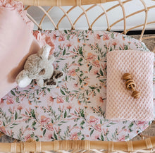 Load image into Gallery viewer, Wattle / Bassinet Sheet / Change Pad Cover