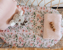 Load image into Gallery viewer, Wattle / Bassinet Sheet / Change Pad Cover