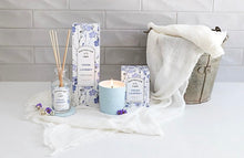 Load image into Gallery viewer, Australian Linen Collection / Fresh Laundry Candle &amp; Diffuser Gift Set
